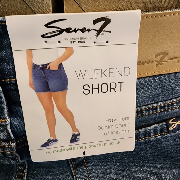 7 For All Mankind Classic Blue Denim Shorts. Retails $52 - Picture 5 of 5